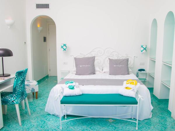 Relais Maresca Luxury Small Hotel & Terrace Restaurant : photo 3 de la chambre chambre double supérieure - vue sur mer