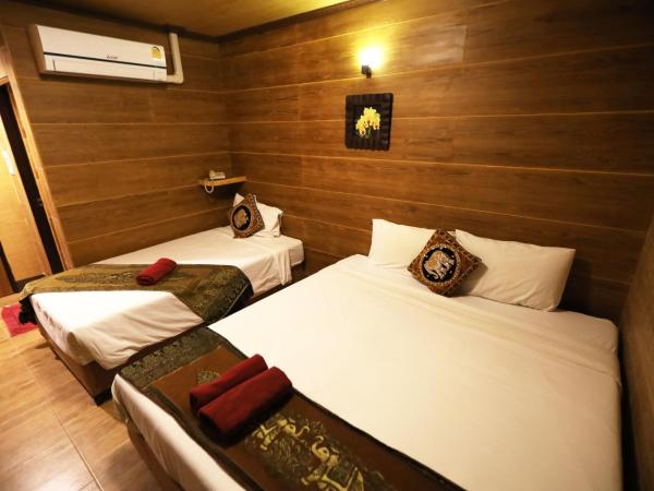 Thai Cozy House - SHA certified : photo 3 de la chambre chambre triple standard (sans fenêtre)