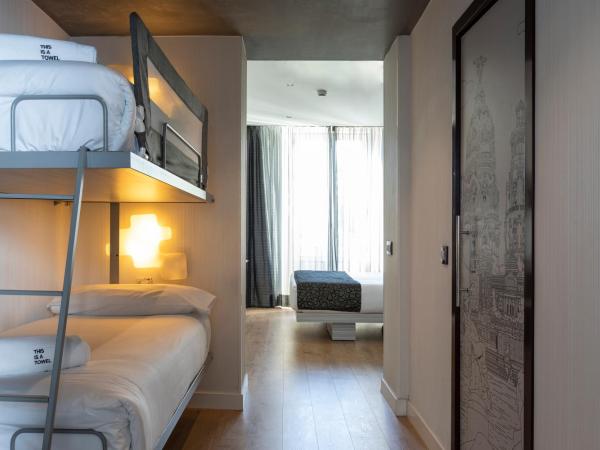 Petit Palace Santa Bárbara : photo 6 de la chambre chambre quadruple (4 adultes)