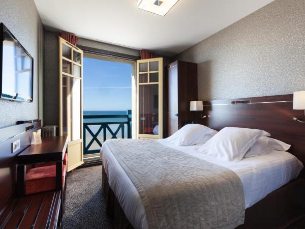 Ambassadeurs Logis Hotel : photo 1 de la chambre chambre double - vue sur mer