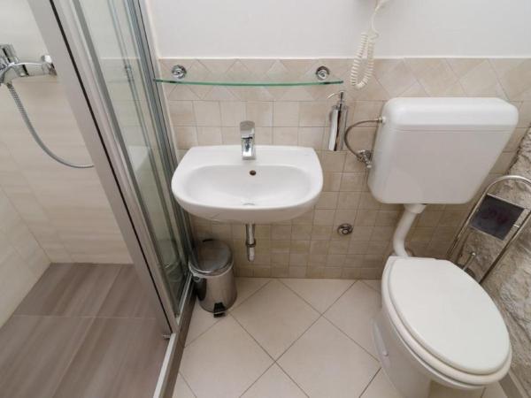 Eddie's Sea View Rooms Old Town : photo 9 de la chambre chambre double - vue sur mer