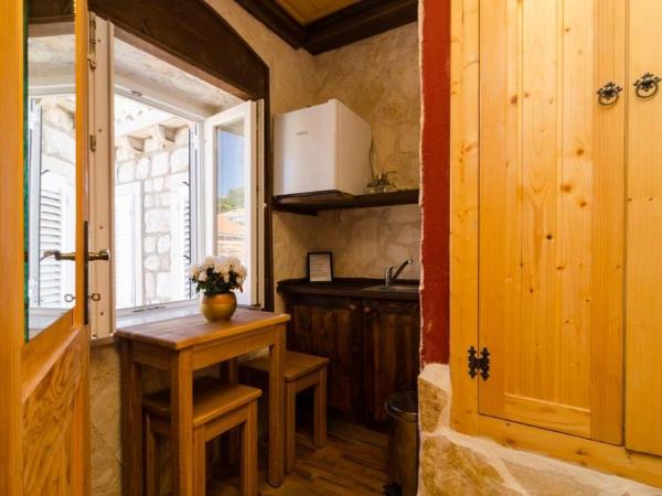 Eddie's Sea View Rooms Old Town : photo 3 de la chambre chambre double - vue sur rue