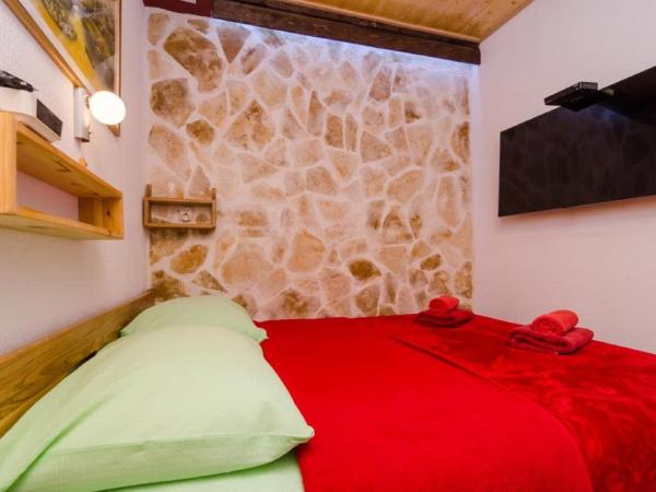 Eddie's Sea View Rooms Old Town : photo 4 de la chambre chambre double - vue sur rue