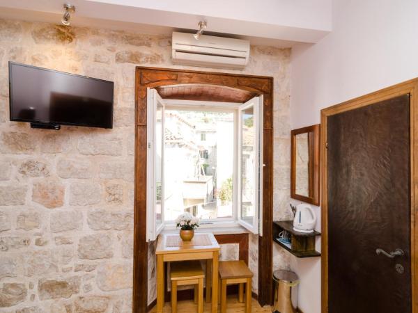 Eddie's Sea View Rooms Old Town : photo 8 de la chambre chambre double - vue sur rue