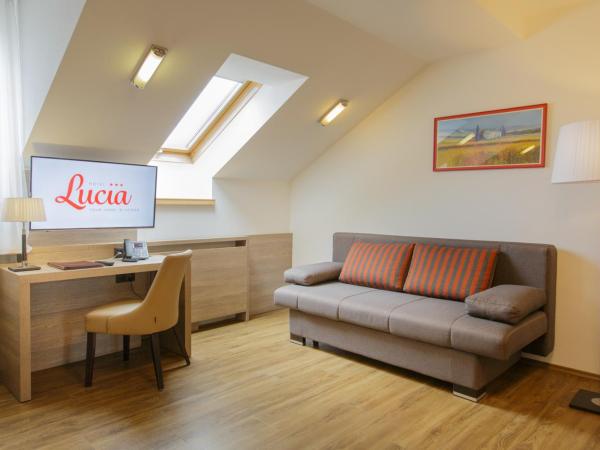 Hotel Lucia : photo 2 de la chambre chambre triple