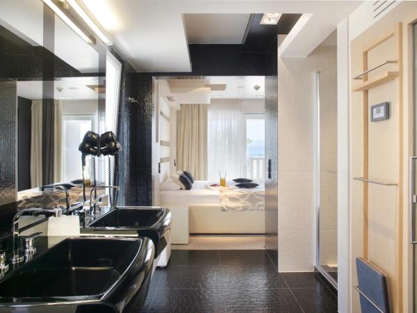 Damianii Luxury Boutique Hotel & Spa : photo 1 de la chambre premium suite with terrace, sea view and king size bed