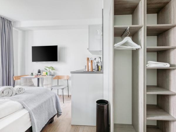 limehome Hannover Bleichenstraße - Digital Access : photo 10 de la chambre suite s (ground floor)