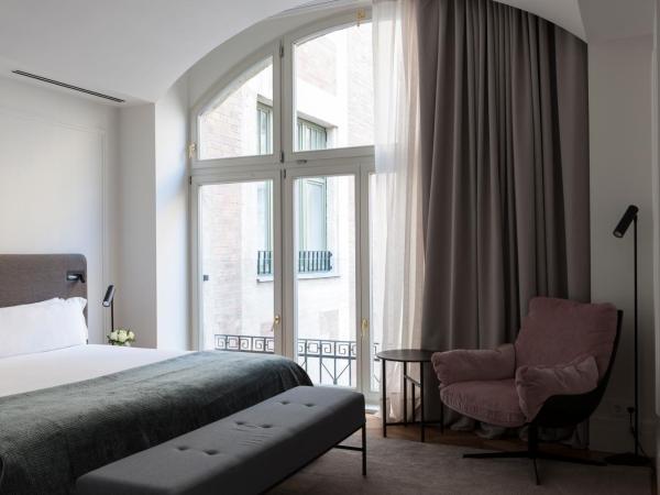 Kozmo Hotel Suites & Spa - Small Luxury Hotels of the World : photo 7 de la chambre suite deluxe avec terrasse et accès au spa