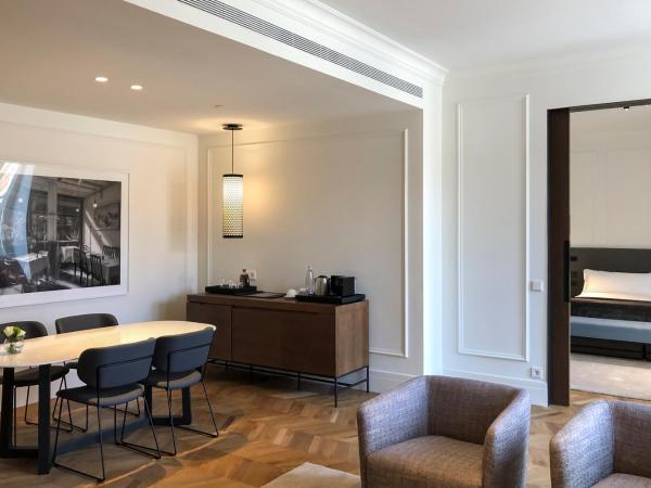 Kozmo Hotel Suites & Spa - Small Luxury Hotels of the World : photo 2 de la chambre suite deluxe avec terrasse et accès au spa