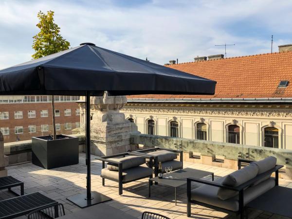 Kozmo Hotel Suites & Spa - Small Luxury Hotels of the World : photo 5 de la chambre suite deluxe avec terrasse et accès au spa