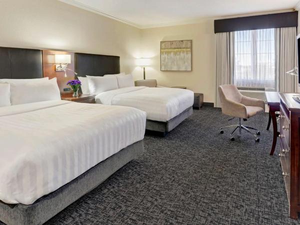 Best Western Plus Downtown Inn & Suites : photo 2 de la chambre chambre avec 2 grands lits queen-size 