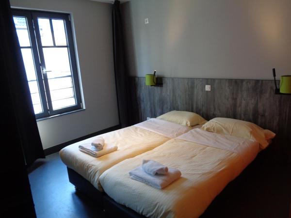 Brxxl 5 City Centre Hostel : photo 3 de la chambre chambre double avec salle de bains privative