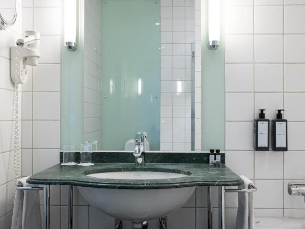 Elite Stora Hotellet : photo 3 de la chambre chambre double ou lits jumeaux deluxe - vue sur lac