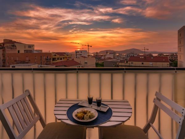 Alghero Roof Garden : photo 9 de la chambre chambre double avec balcon - vue sur mer