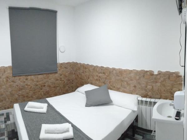 HOSTAL Noche y Dia : photo 5 de la chambre chambre double avec salle de bains commune