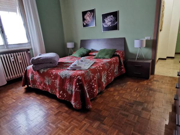 B&B Ospedale Maggiore Parma affittacamere : photo 10 de la chambre chambre double Économique avec salle de bains commune