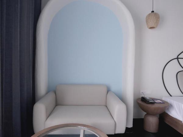 Ramee Royal Resort & Spa - Udaipur : photo 9 de la chambre luxueuse chambre king avec balcon