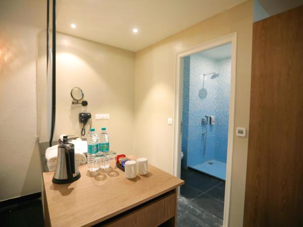 Ramee Royal Resort & Spa - Udaipur : photo 8 de la chambre luxueuse chambre king avec balcon