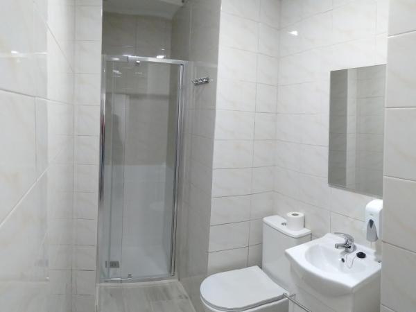 HOSTAL Noche y Dia : photo 4 de la chambre chambre double avec salle de bains commune