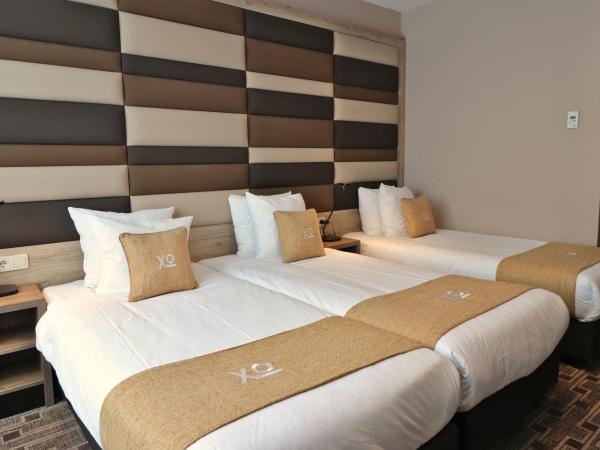 XO Hotels Blue Square : photo 1 de la chambre chambre triple