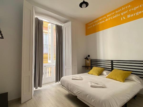 Planeta Cadiz Hostel : photo 2 de la chambre chambre double ou lits jumeaux deluxe avec balcon