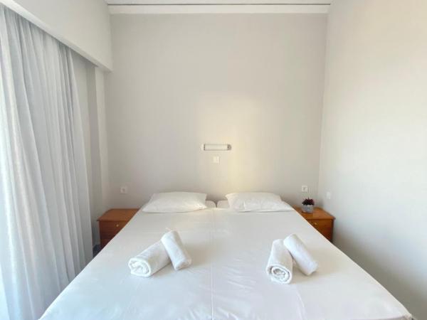 Frini Hotel : photo 2 de la chambre chambre double ou lits jumeaux - vue sur ville