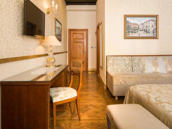 Judita Palace Heritage Hotel : photo 6 de la chambre chambre double de luxe avec vue sur la vieille ville