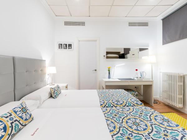 Hotel Sevilla : photo 5 de la chambre chambre lits jumeaux intérieure