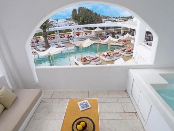 Andronikos Hotel : photo 1 de la chambre junior suite / pool view jacuzzi