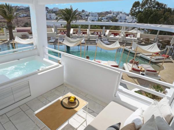Andronikos Hotel : photo 2 de la chambre junior suite / pool view jacuzzi