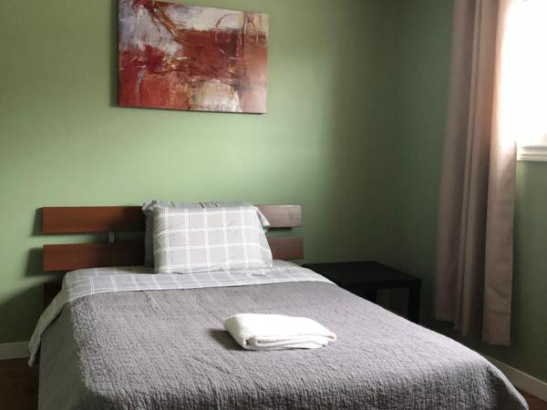 Monthly Private Rooms Male Accommodation Close to NAIT Kingsway Mall Downtown : photo 2 de la chambre chambre double deluxe