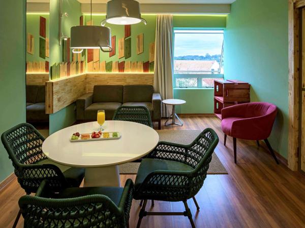 Hotel Nacional Inn Curitiba Santa Felicidade : photo 8 de la chambre suite lit king-size