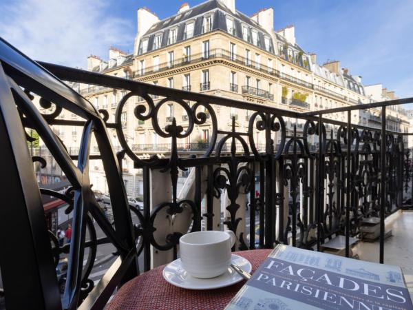 Pavillon Monceau by Happyculture : photo 2 de la chambre chambre double ou lits jumeaux avec balcon