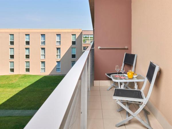 Hotel Molindrio Plava Laguna : photo 1 de la chambre suite avec balcon