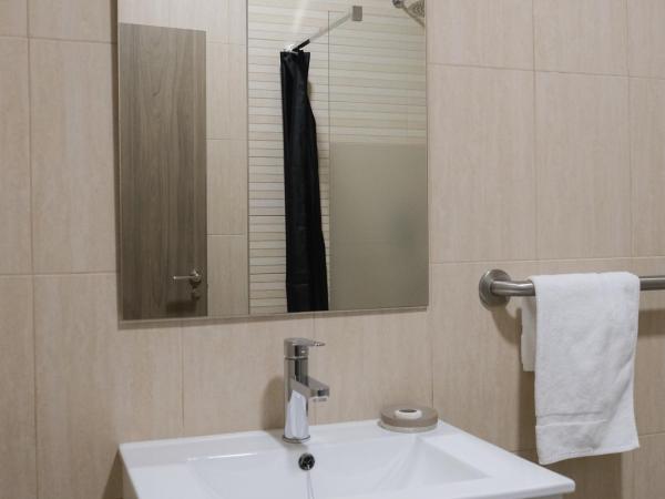 Hostal Tartessos : photo 4 de la chambre chambre triple confort avec douche