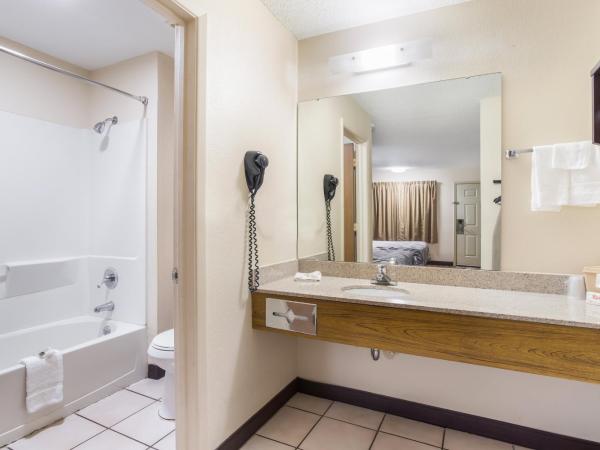 Red Roof Inn Albuquerque - Midtown : photo 5 de la chambre chambre lit king-size supérieure - non-fumeurs