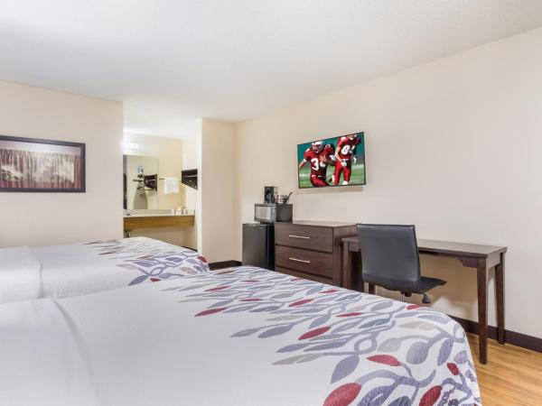 Red Roof Inn Albuquerque - Midtown : photo 3 de la chambre chambre supérieure avec 2 lits queen-size - non-fumeurs