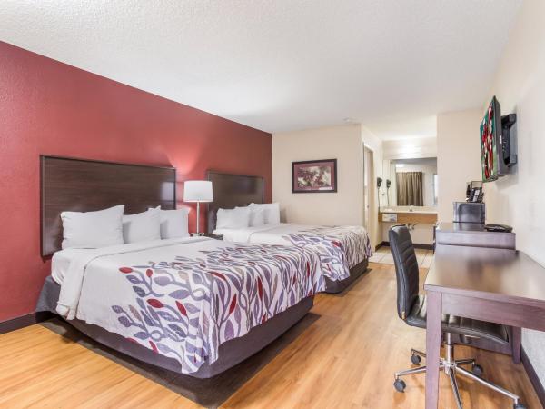 Red Roof Inn Albuquerque - Midtown : photo 1 de la chambre chambre supérieure avec 2 lits queen-size - non-fumeurs