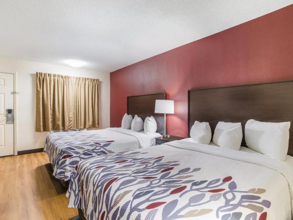 Red Roof Inn Albuquerque - Midtown : photo 2 de la chambre chambre supérieure avec 2 lits queen-size - non-fumeurs