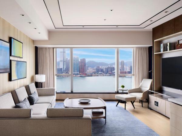 Four Seasons Hotel Hong Kong : photo 3 de la chambre suite avec vue sur le port