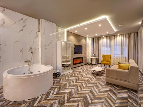 Walton Residence Sisli : photo 4 de la chambre suite lit queen-size avec cheminée