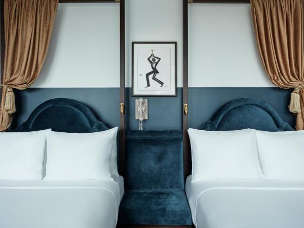 CIVILIAN Hotel : photo 4 de la chambre chambre deluxe avec 2 lits doubles