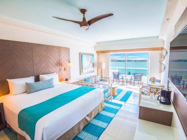 Wyndham Alltra Cancun All Inclusive Resort : photo 1 de la chambre suite junior premium avec 1 lit king-size - vue sur lagon