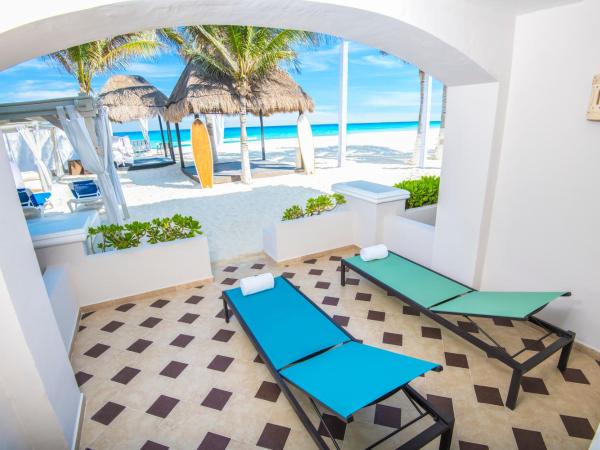 Wyndham Alltra Cancun All Inclusive Resort : photo 3 de la chambre suite junior 1 lit king-size - accès direct à la plage