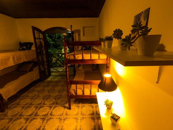 Amazonia Casa Hostal : photo 3 de la chambre chambre quadruple avec balcon 