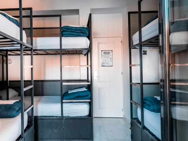 Oasis Backpackers' Hostel Sevilla & Coworking : photo 2 de la chambre lit dans dortoir mixte de 6 lits