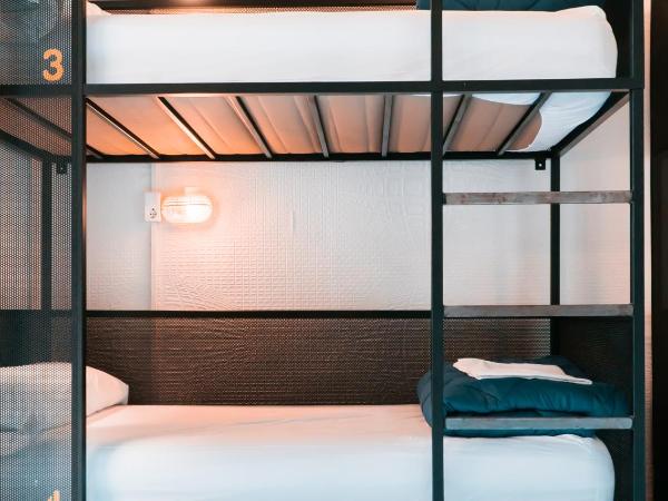 Oasis Backpackers' Hostel Sevilla & Coworking : photo 3 de la chambre lit dans dortoir mixte de 6 lits