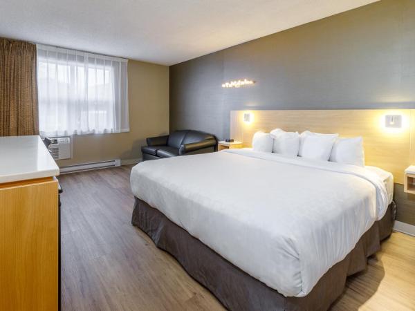 Clarion Pointe Quebec Airport : photo 2 de la chambre chambre lit king-size standard - non-fumeurs