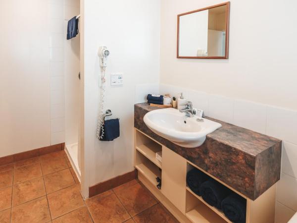 Blue Peaks Lodge : photo 10 de la chambre grande chambre familiale