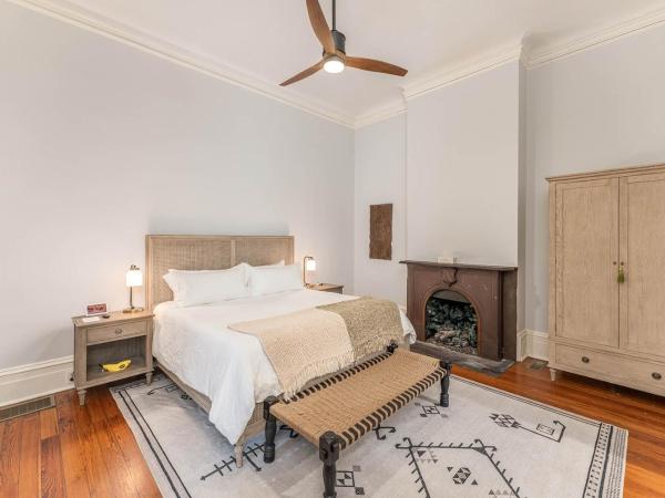 Bellwether House : photo 4 de la chambre chambre lit king-size avec baignoire spa